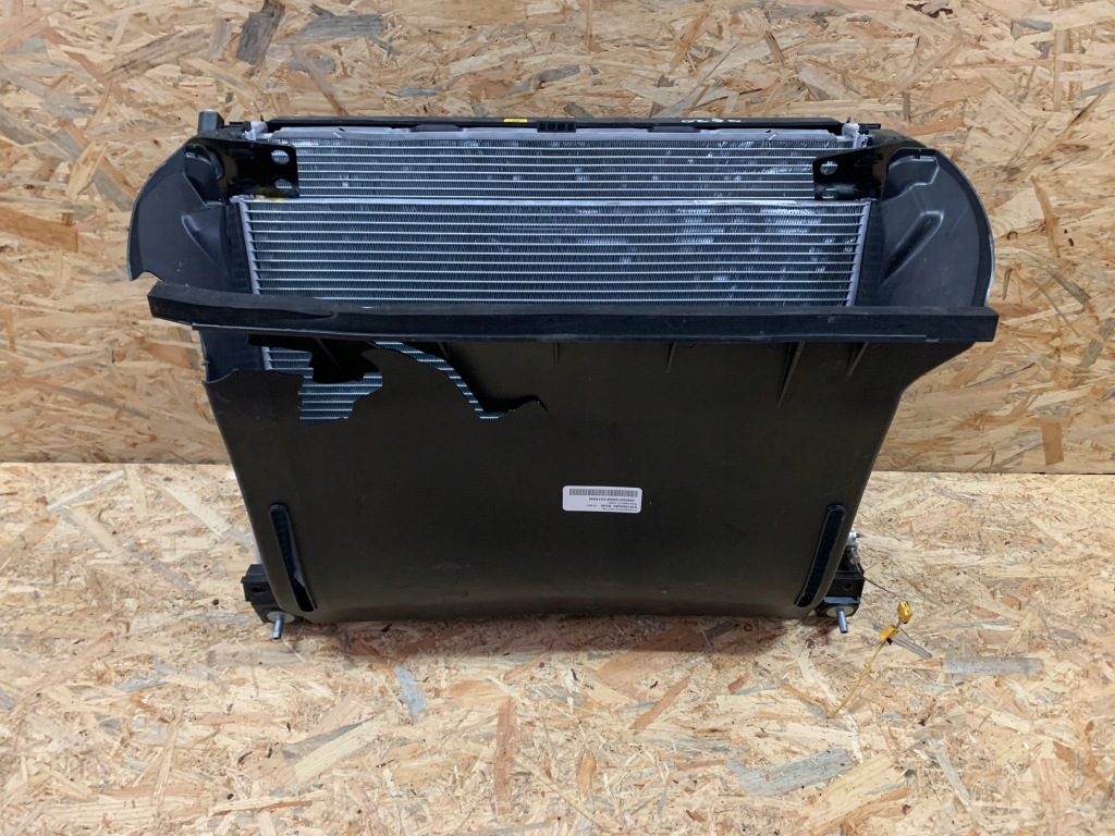 Купити Радіатор вентилятор maserati mc20 комплект