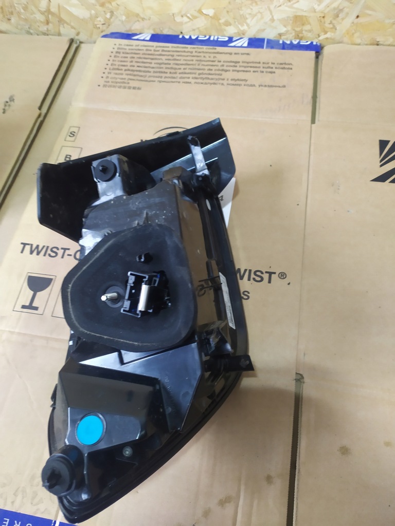 фото №6, Лампа задняя правая peugeot 208 ii