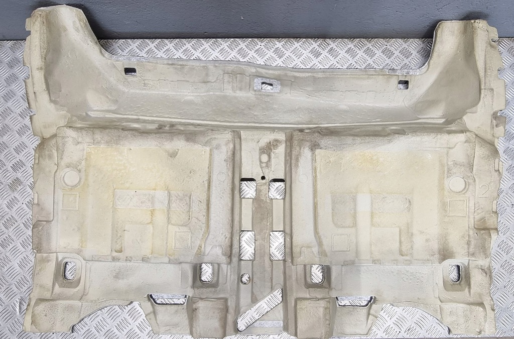 фото №12, Bmw оригинальный номер 9462331 x1 u11 обшивка коврик задняя задний