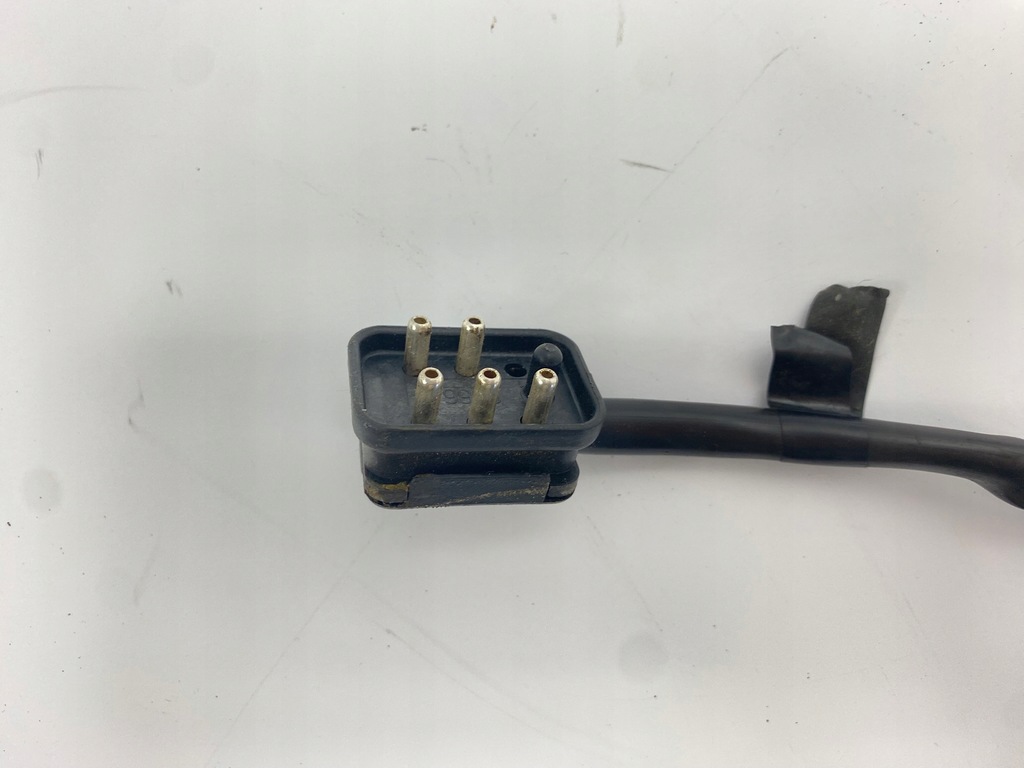 фото №9, Вкладиш лампи задній цоколь лампочка правий задня mercedes w124 kombi ulo 3832017