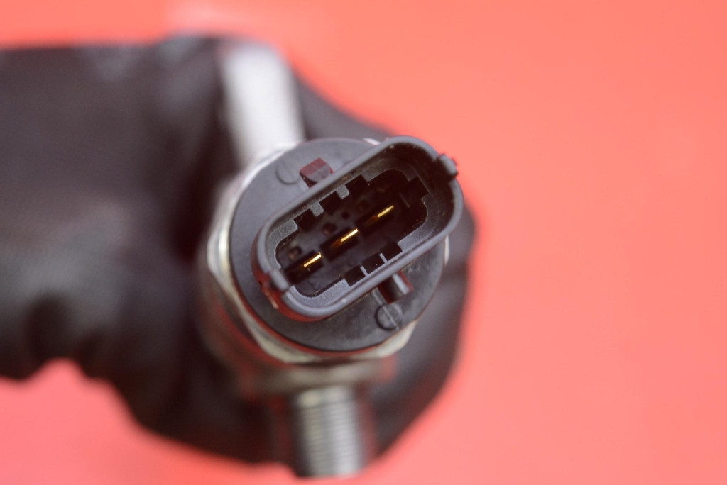 Молдинг впрыскная 55272136 0445214364 opel corsa e 1.3 cdti 95 km 14-20 Цена