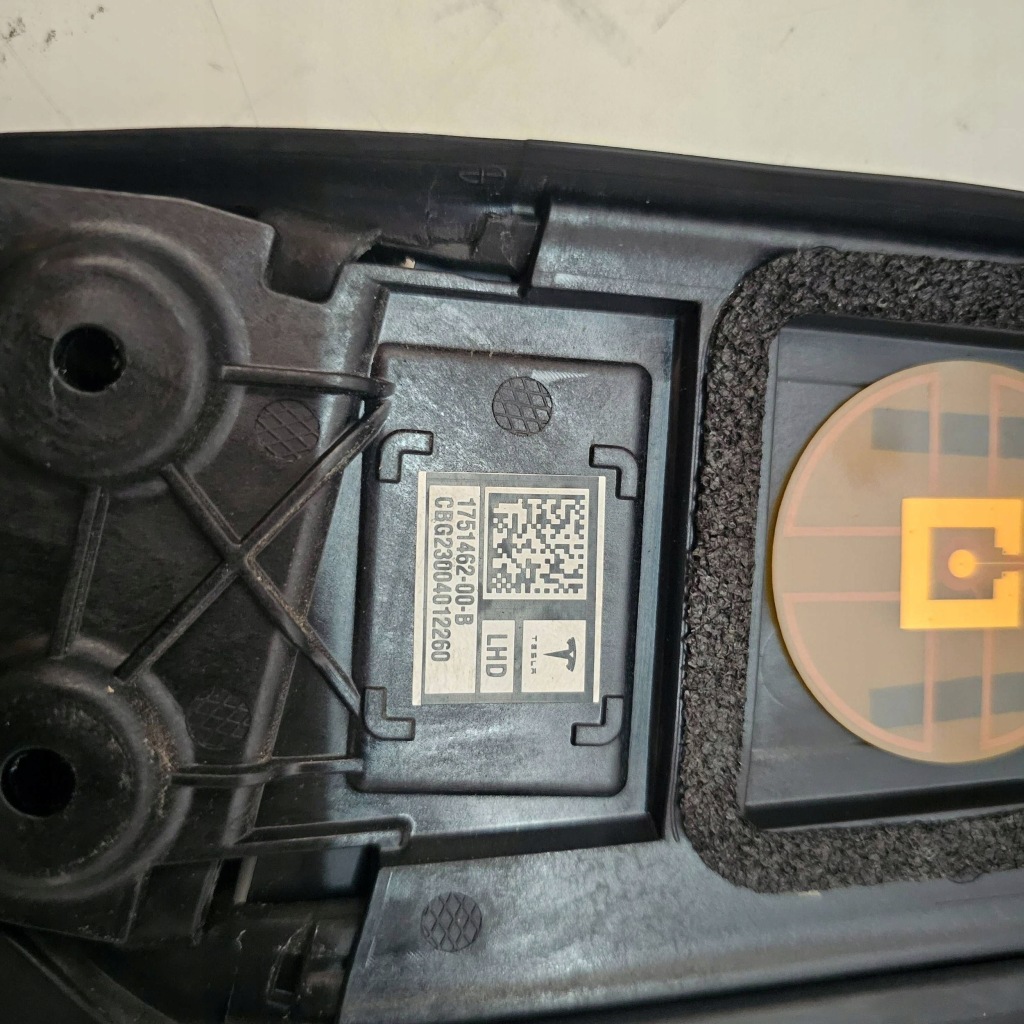 фото №14, Молдинг защита стойка камера левая tesla x plaid 2022r 1751462-00-b