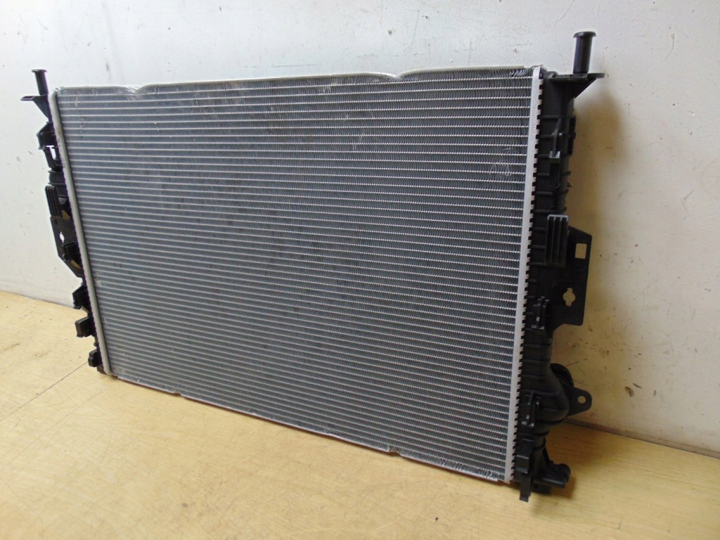 Радиатор воды volvo xc60 s60 v60 31368082 Цена