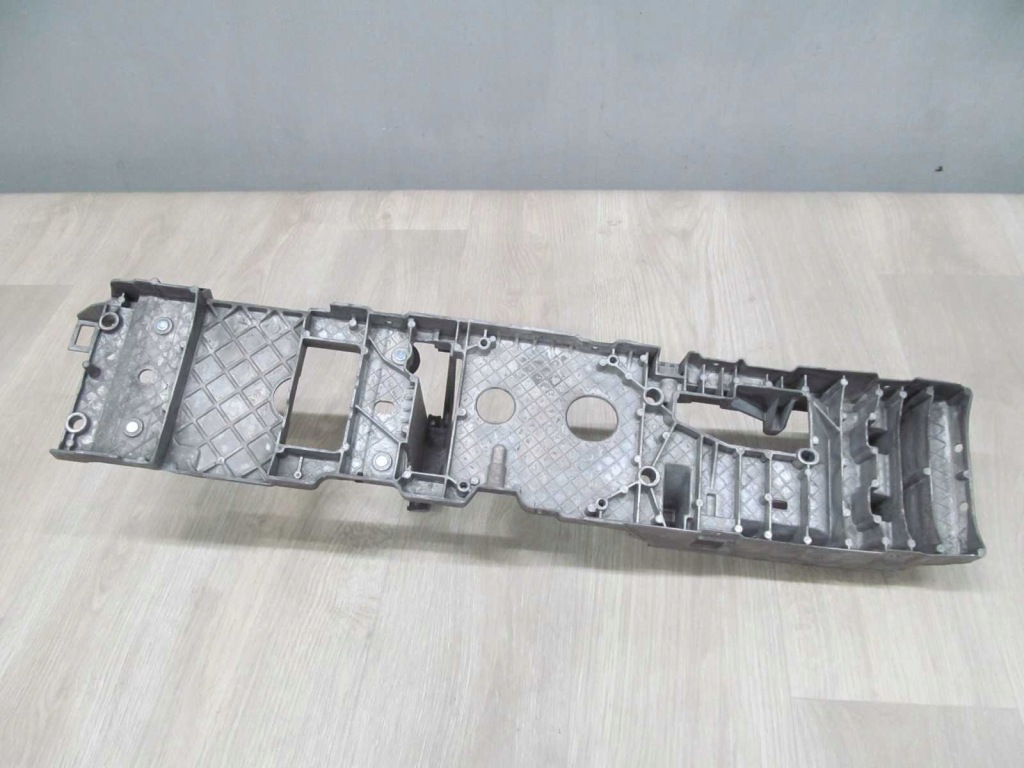 Volvo c30 06-13 основание кронштейн туннель ручного 8648590 с Разборки