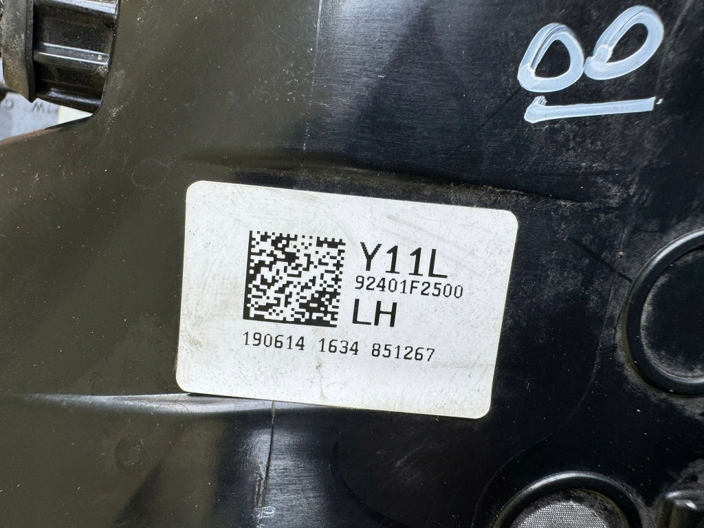 Hyundai elantra vi 6 рестайлинг  18-20 фара левая задняя задний седан комплект Киев