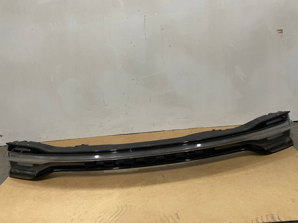 Купити Porsche macan рестайлінг  gts фара задній задня led накладка 95b945308g америка