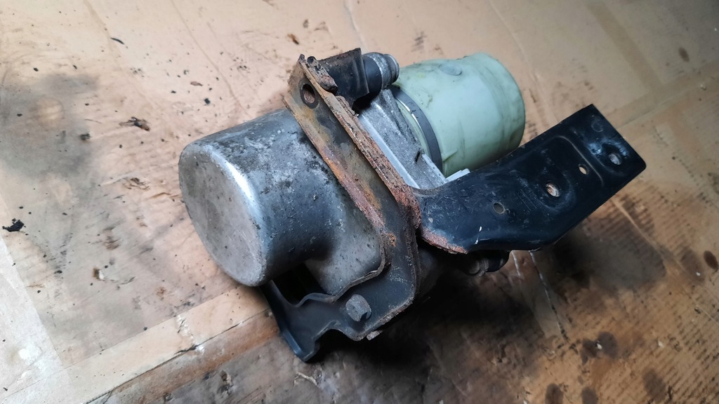 фото №6, Насос усилителя 31302196 корзина volvo s40 v50