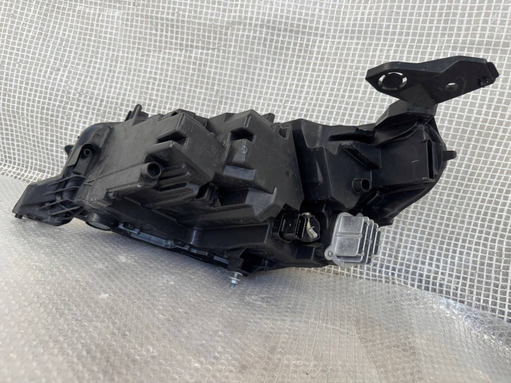 фото №3, Opel corsa f правая лампа full led