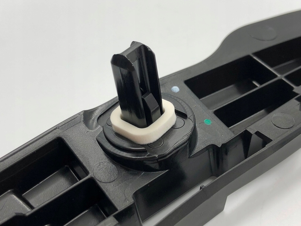 Кронштейн кронштейн бампера правый задний  108398900j tesla model 3 2017-20 Цена