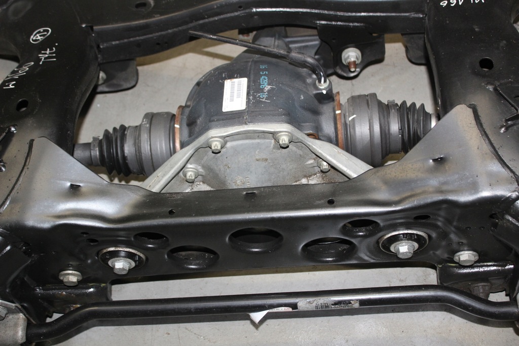 фото №8, Mercedes ml w166 подрамник задний подрамник подрамник 4-matic дифференциал приводной вал