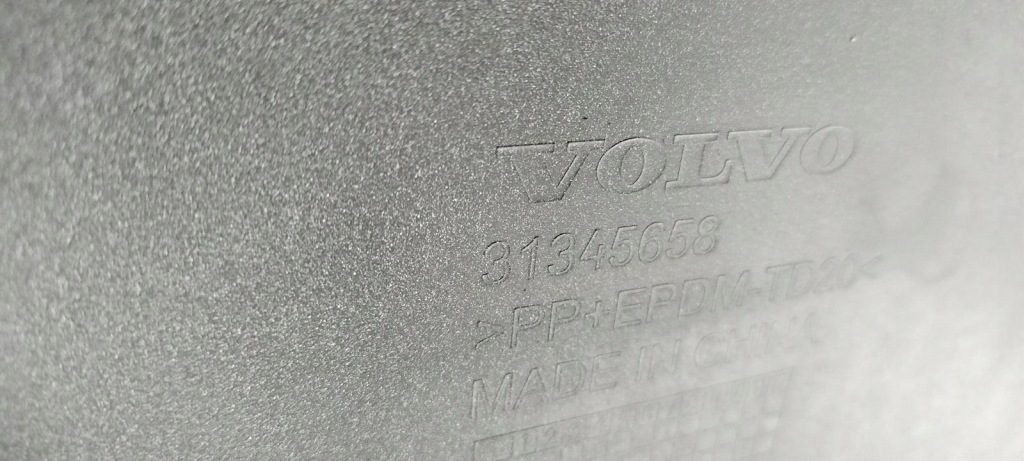 Volvo ex30 ex 30 ex-30 23- бампер передні  передній 31345658 Доставка