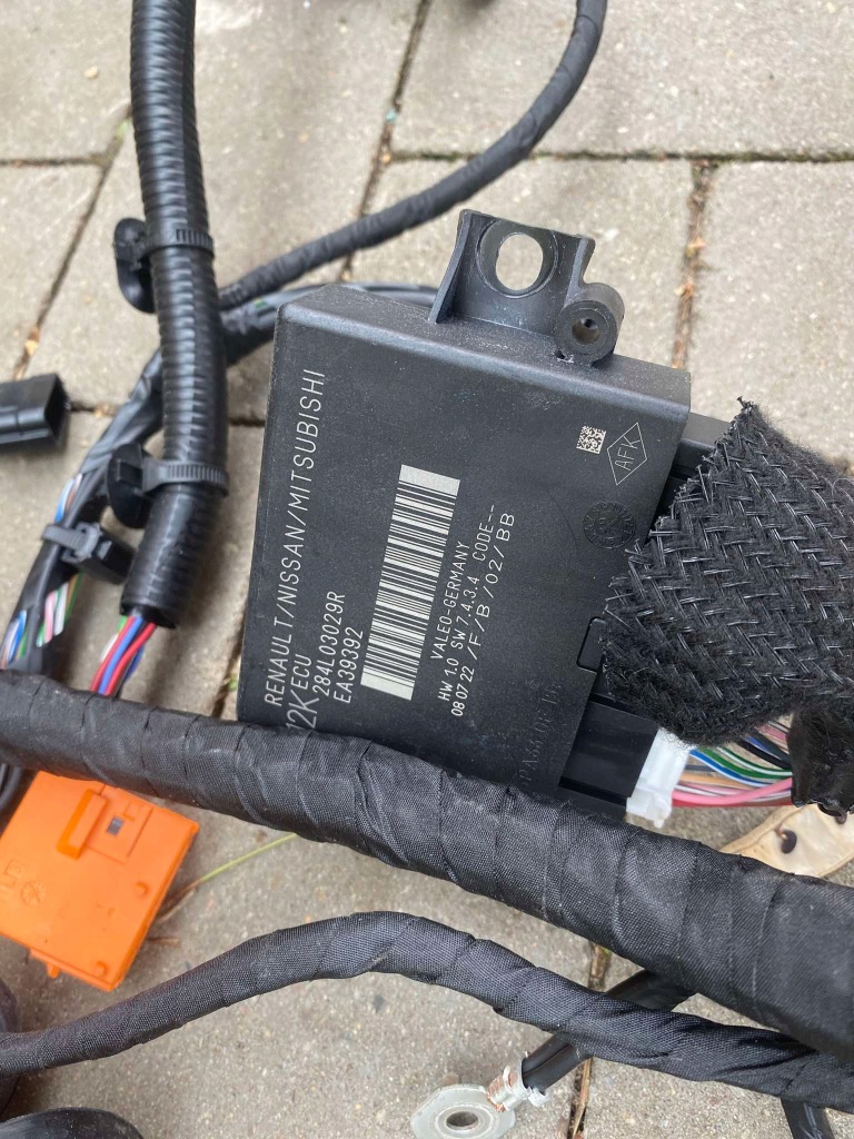 Купить Renault megane v e-tech электропроводка салона 284l03029r 024106119r