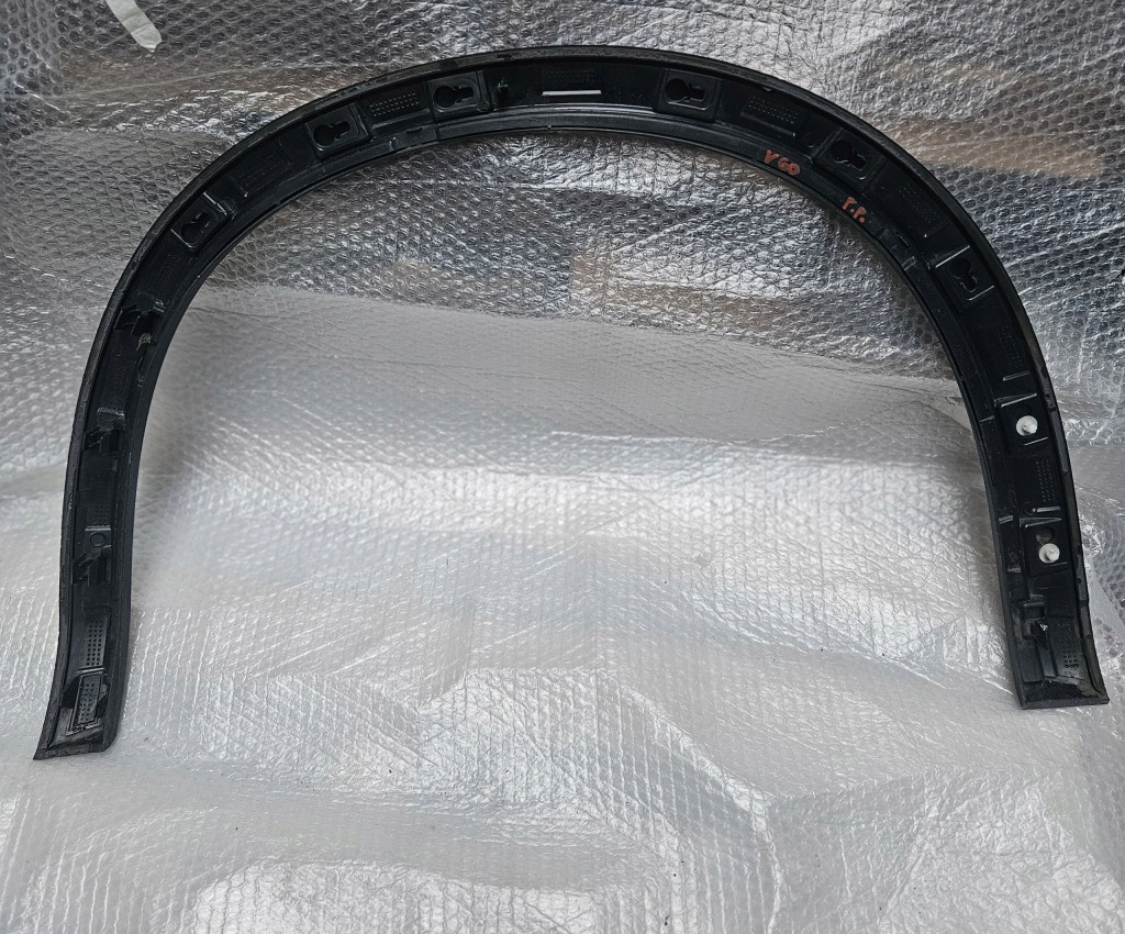 Volvo s60 v60 cross country молдинг крила права передня перед 31448946 Ціна