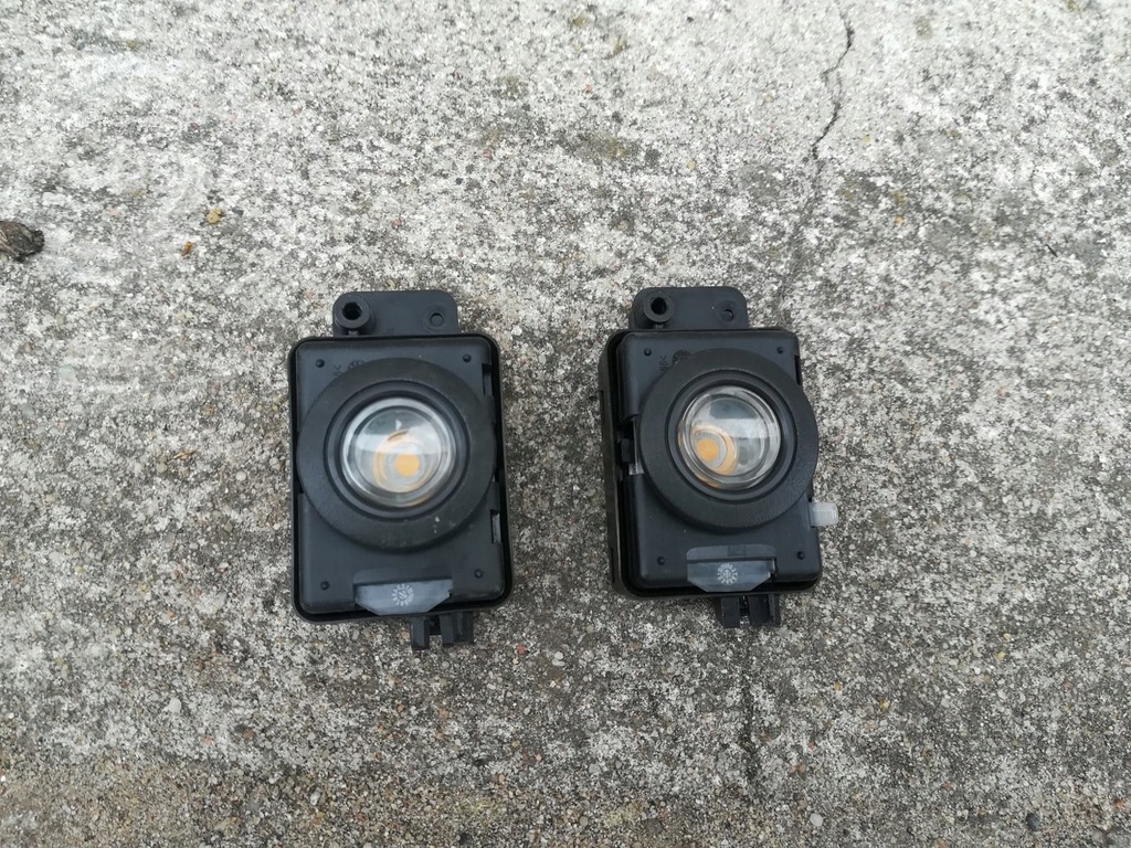 фото №1, Tesla s лампа свет потолочный кабины оригинал