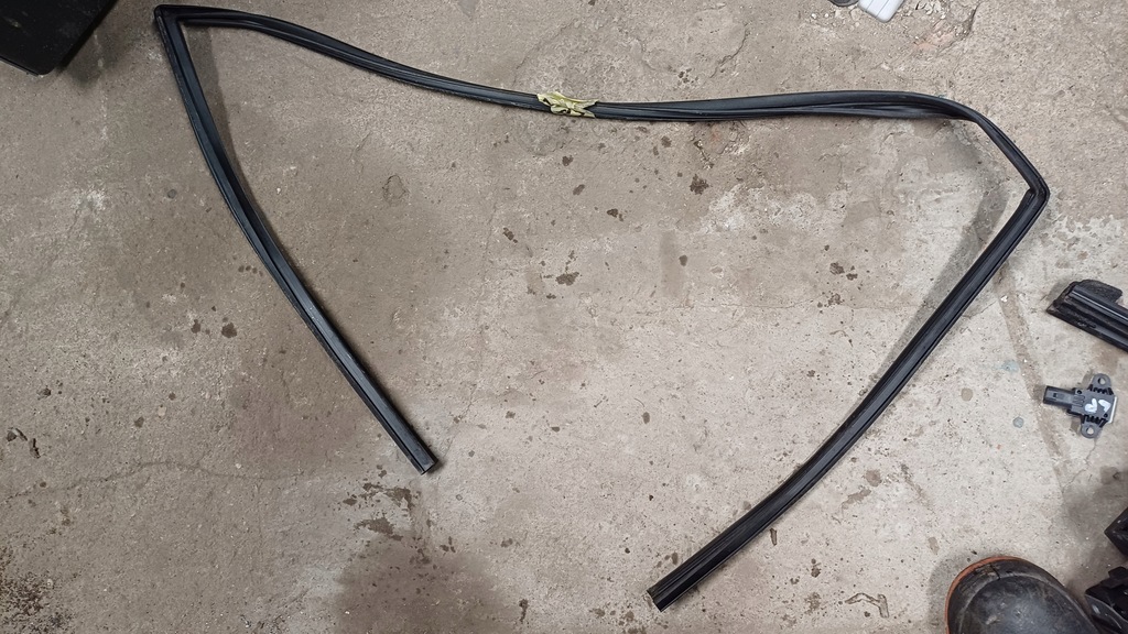 фото №1, Ford fiesta mk8 прокладка двері ліва передня