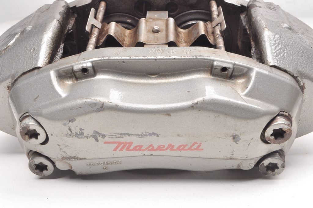 Maserati quattroporte v суппорт тормозной правый перед 20723304 20833300 Цена