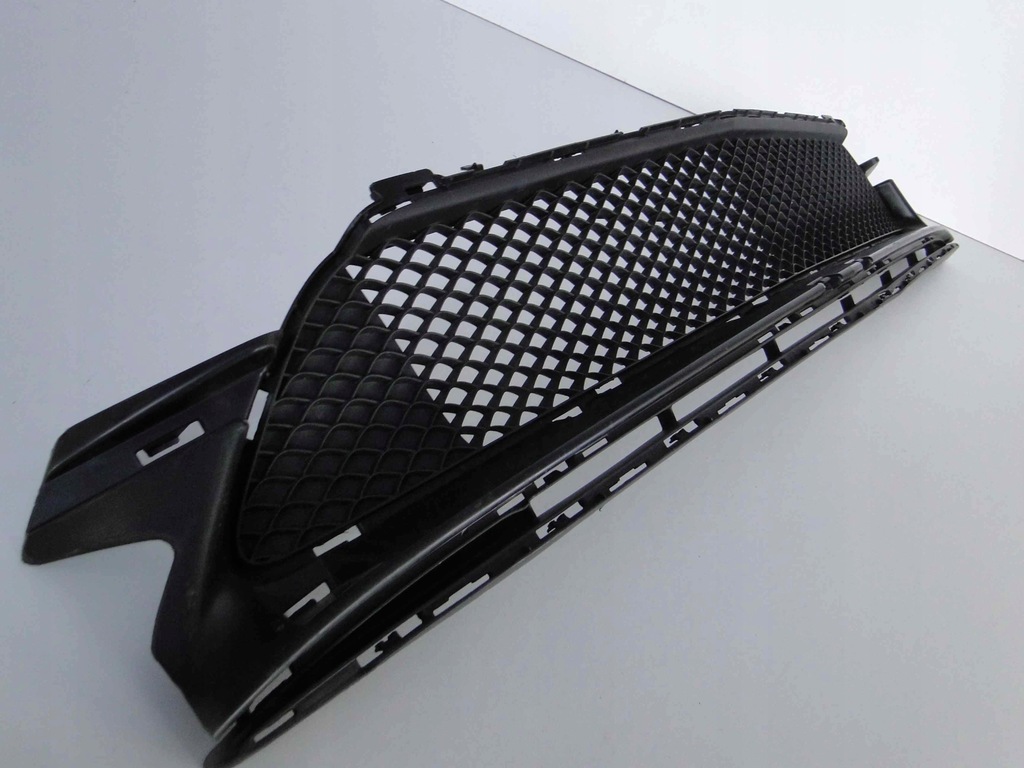 фото №7, Mercedes c w205 205 lift avant решётка средняя