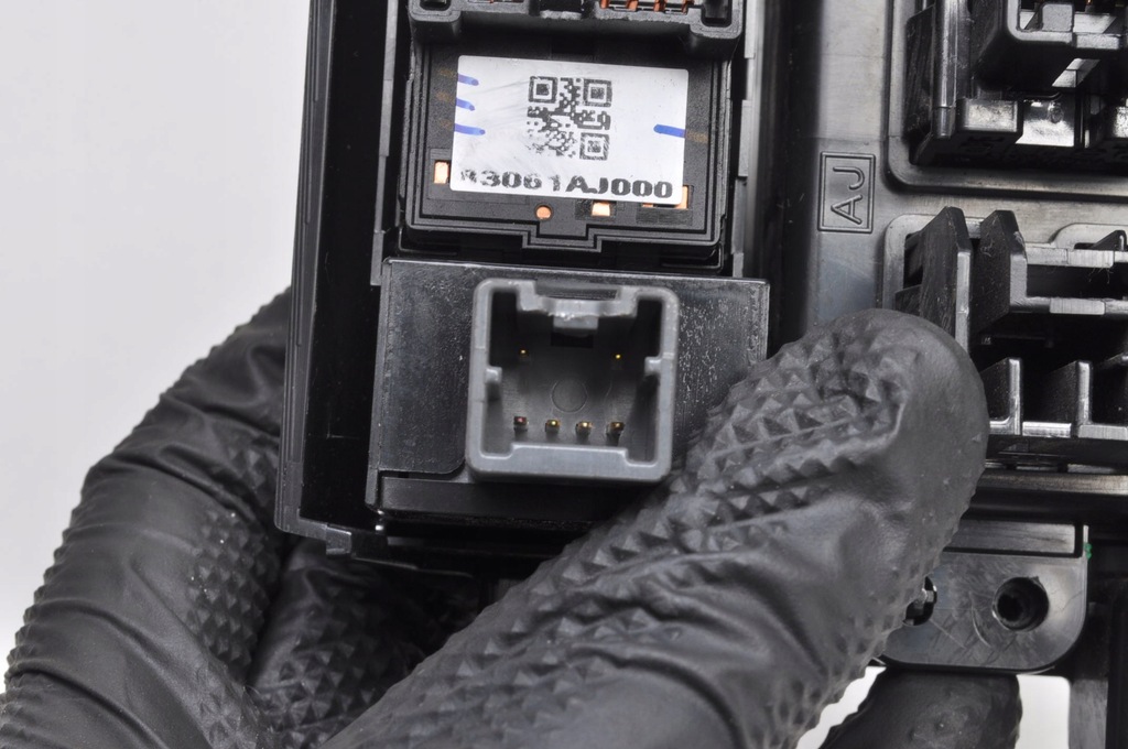 фото №8, Subaru legacy v 2.0 d панель переключателей 83061aj000