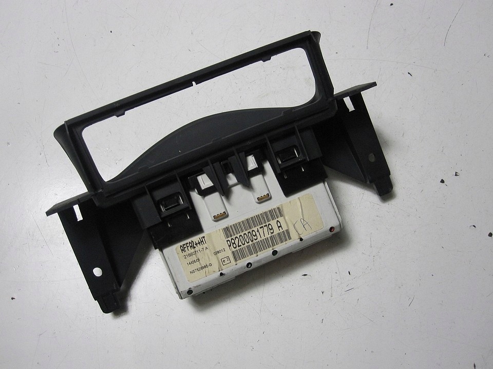 Дисплей годинник renault clio ii 02r Недорого