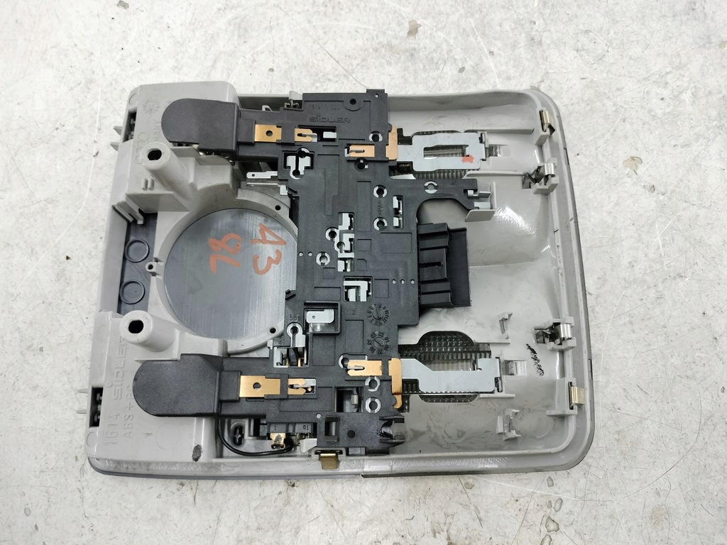 фото №4, Лампа внутренняя audi a3 8l 8l0947111d