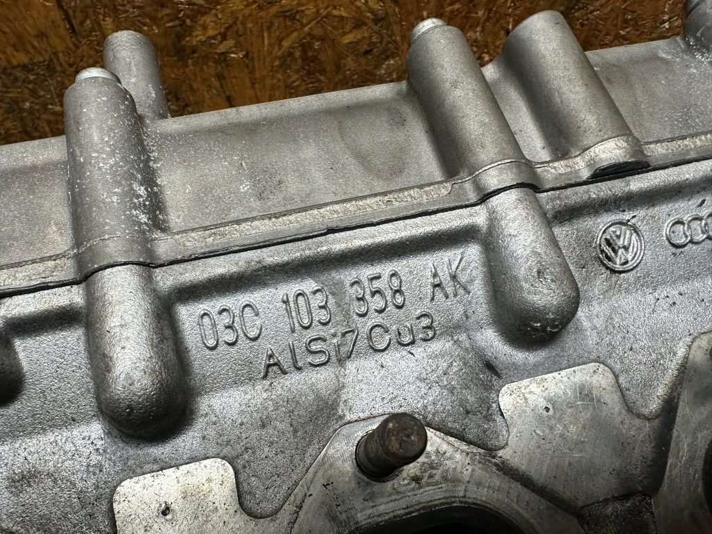 Головка крышка валы vw 1.4 tsi 03c103475bc 03c103358ak Оригинал