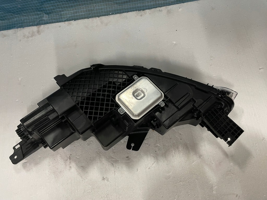 Byd atto 3 лампа права full led правий oryg європа sc2e-4121020 Зі Шроту