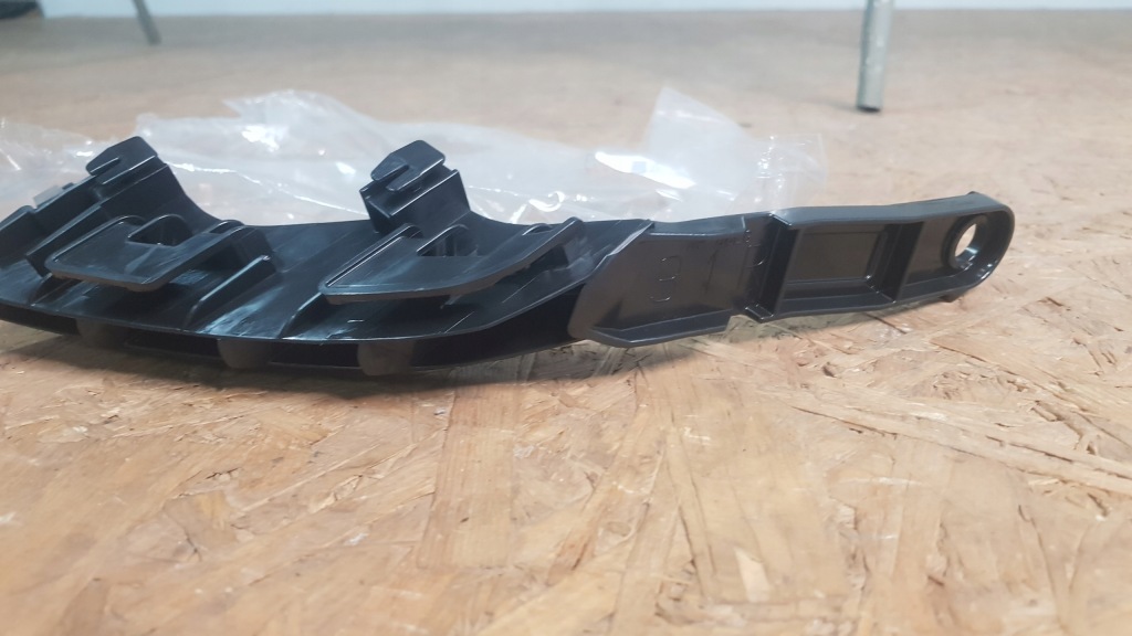 фото №8, Toyota rav-4 v 19r- напрямна кронштейн бампера задня