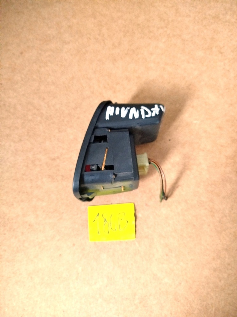 фото №1, Hyundai h1 часы +штекер оригинал