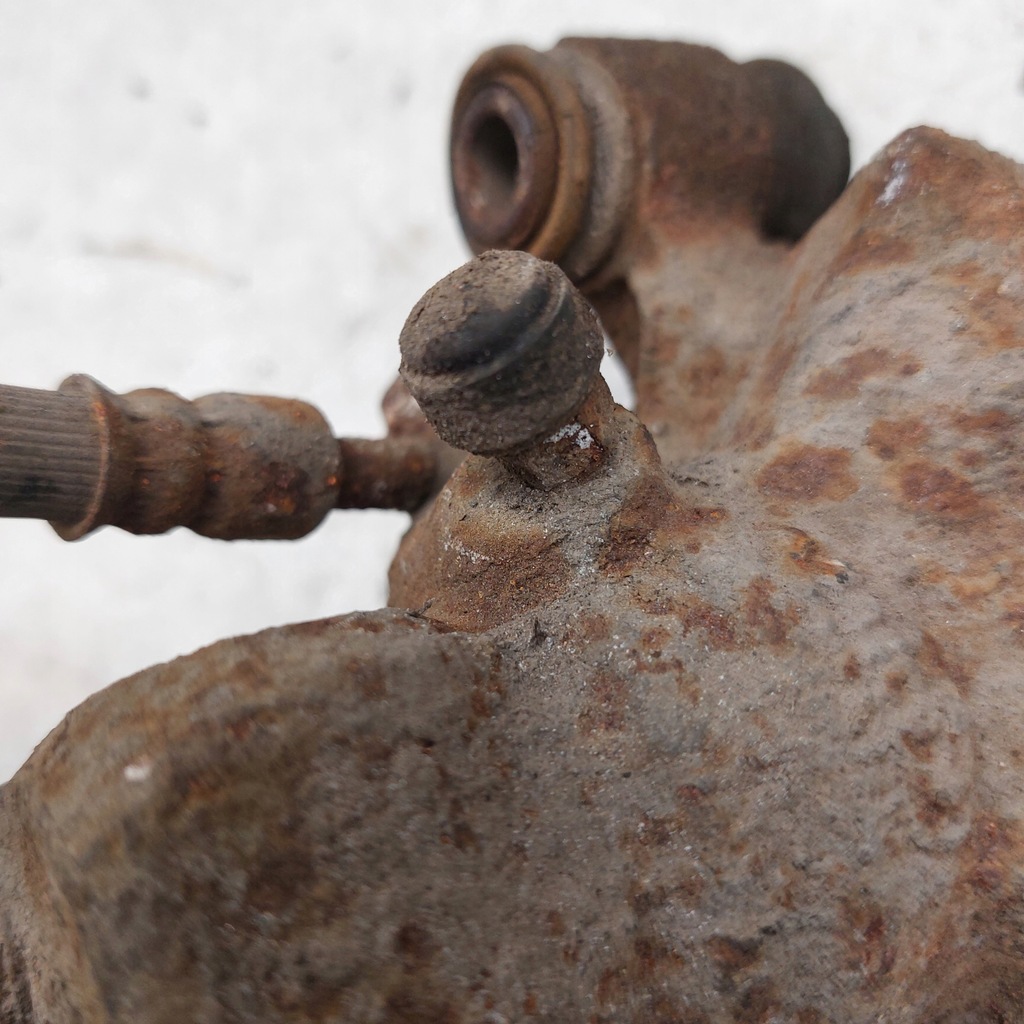 фото №12, Kia carens ii 2 супорт гальмівний правий задня чавунний