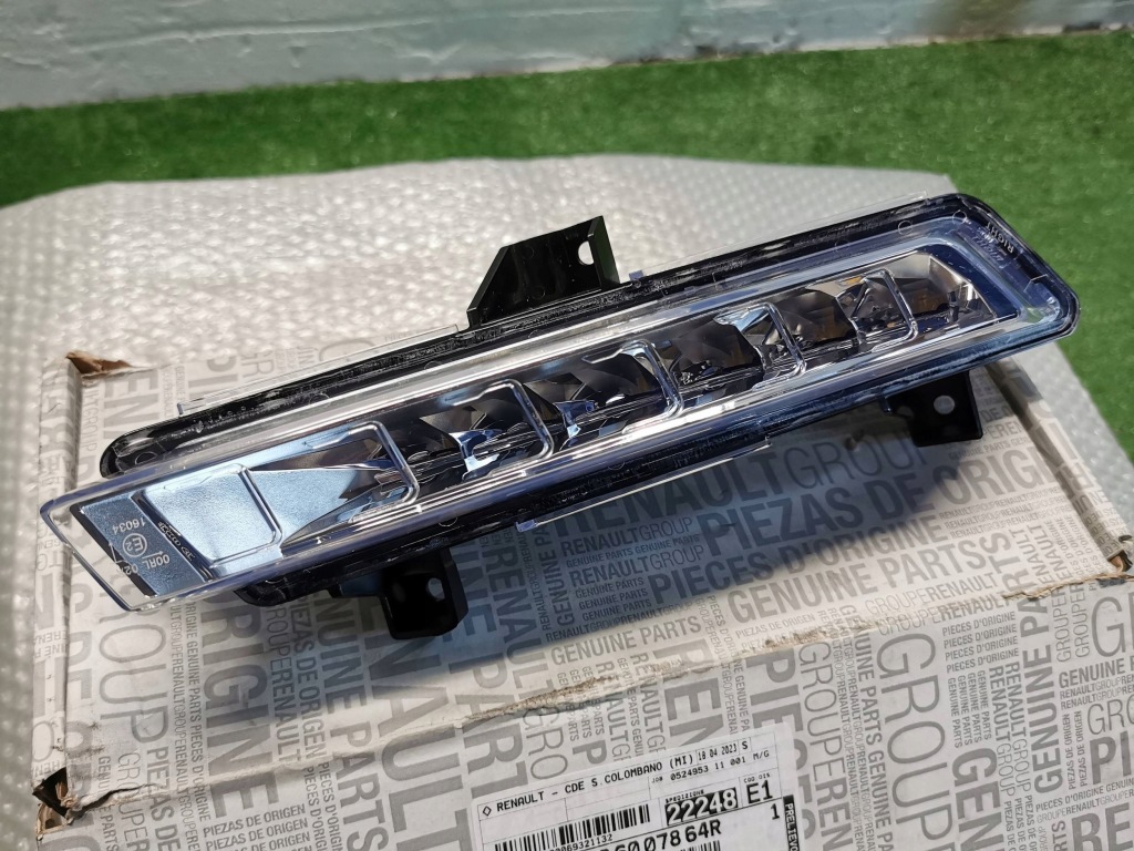 Купити Renault clio 4 iv рестайлінг  16-20 протитуманна фара led drl правий перед новий 266007864r