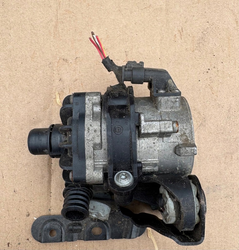 Насос води bmw 17669711 pierburg в Україні