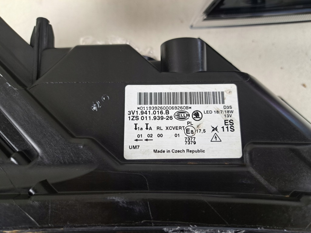 Skoda superb 3 3v1 фара левая правый  bi-xenon led Доставка