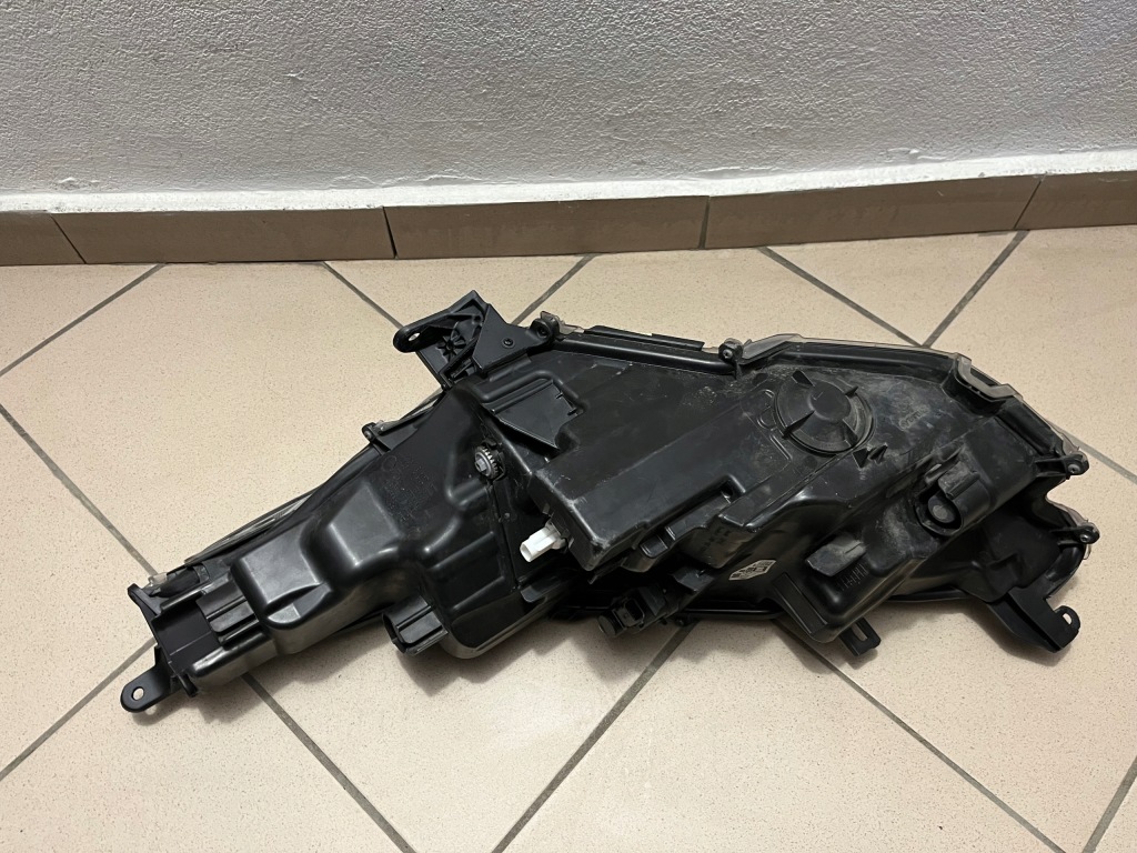 Фара передня передні  права toyota yaris iv 4 full led 20- Київ