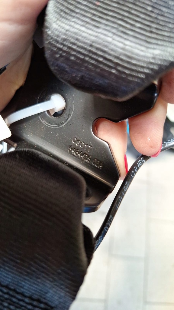 фото №13, Клипса поперечина задняя renault arkana 878168084r 878167142r состояние jak новый