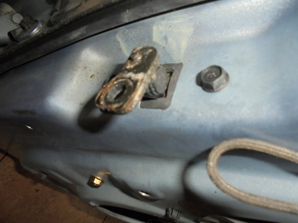 фото №1, Kia sorento 2.5d 05' обмежувач двері правий перед