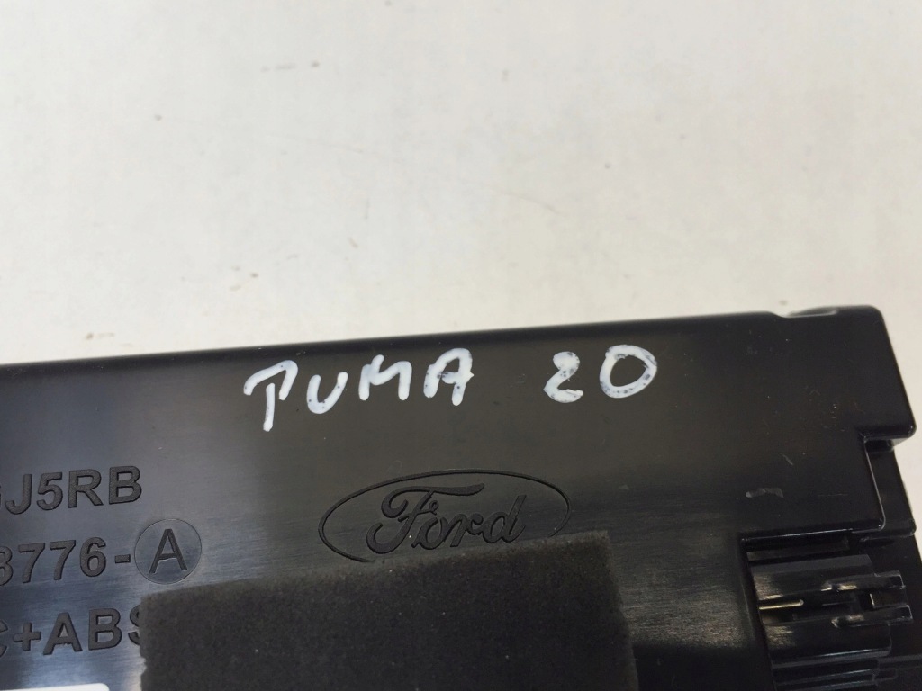 фото №4, Ford puma mk2 2020 лампа кабіни стельовий задня