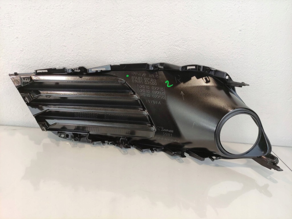 фото №7, Toyota auris e180 lift решётка противотуманной фары правый перед 8148102580