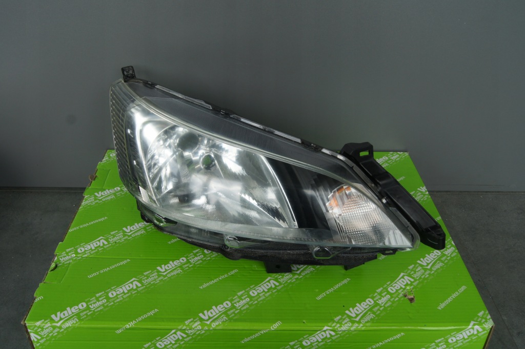 фото №1, Лампа nissan nv200 права europa 2010+