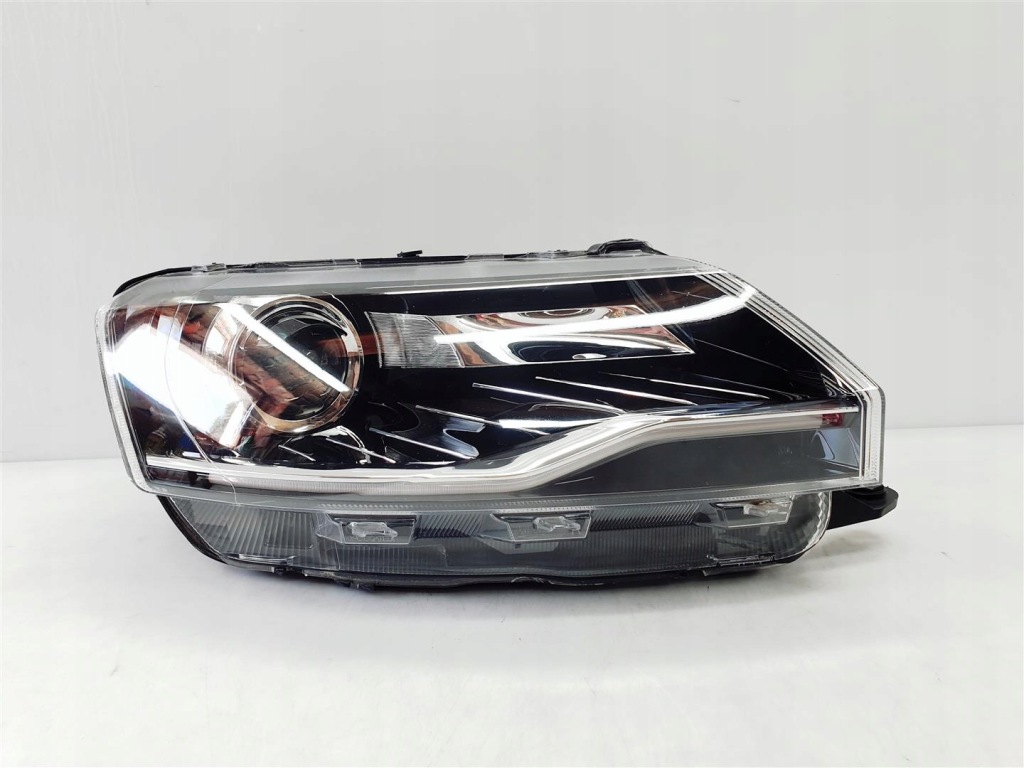 Skoda rapid рестайлинг  16r+ правый  фара перед ксенон led ory европа  !!! Цена