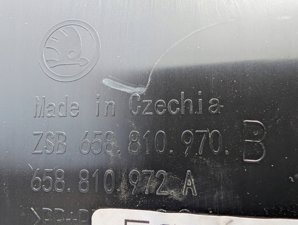 Skoda kamiq подкрылок правый задний  правое задние 658810970b новая  оригинал с Разборки