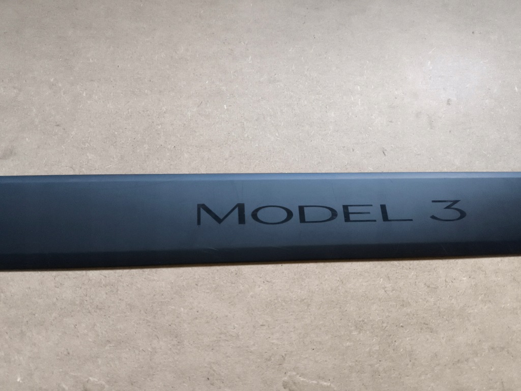 Накладка порог правая  перед tesla 3 Доставка