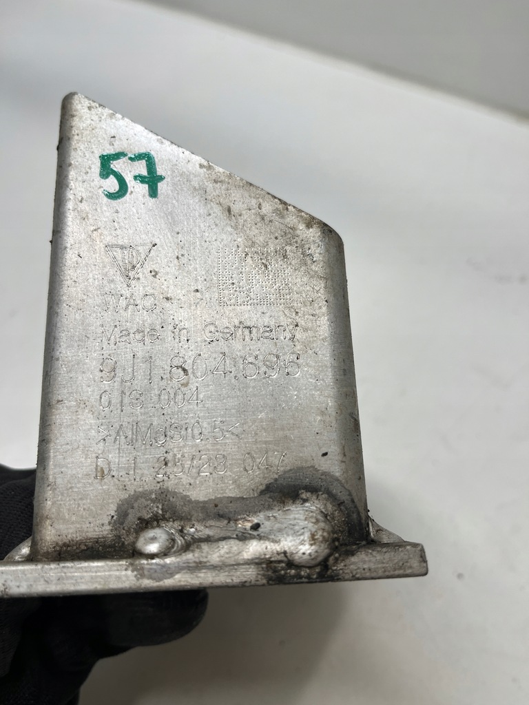 фото №5, E-tron gt porsche taycan кронштейн акумулятора ліва праве 9j1804696 9j1804695