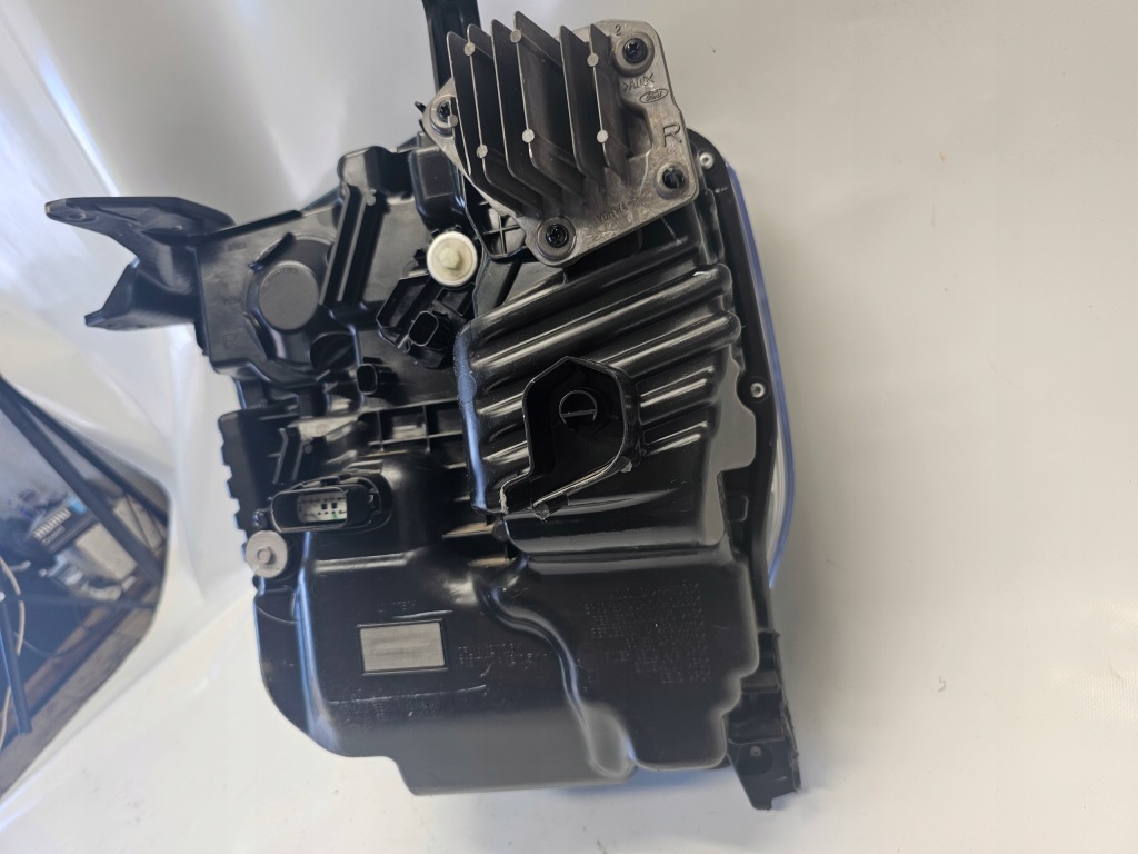 Фара ford ranger vi 6 2021 - raptor wiltrak правый перед правый  оригинал в Украине