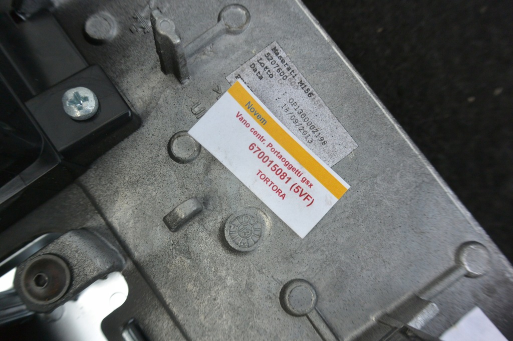 фото №16, Dekor бардачок туннель maserati quattroporte vi