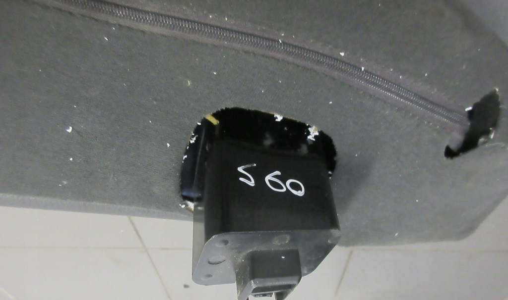 фото №7, Обшивка сиденье подлокотник левый задняя s60 i кожа