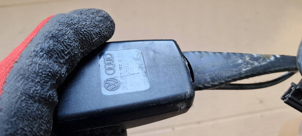 A4 b8 рестайлинг  клипса поперечина безопасности правая левая перед 8k0857755f a5 8t Цена