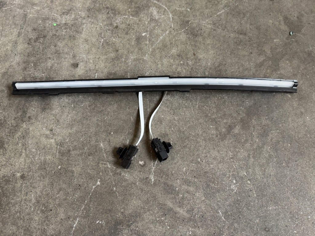 фото №1, Vw golf viii 8 variant 2.0tdi 22r молдинг led подсветка панели 5h1947096a