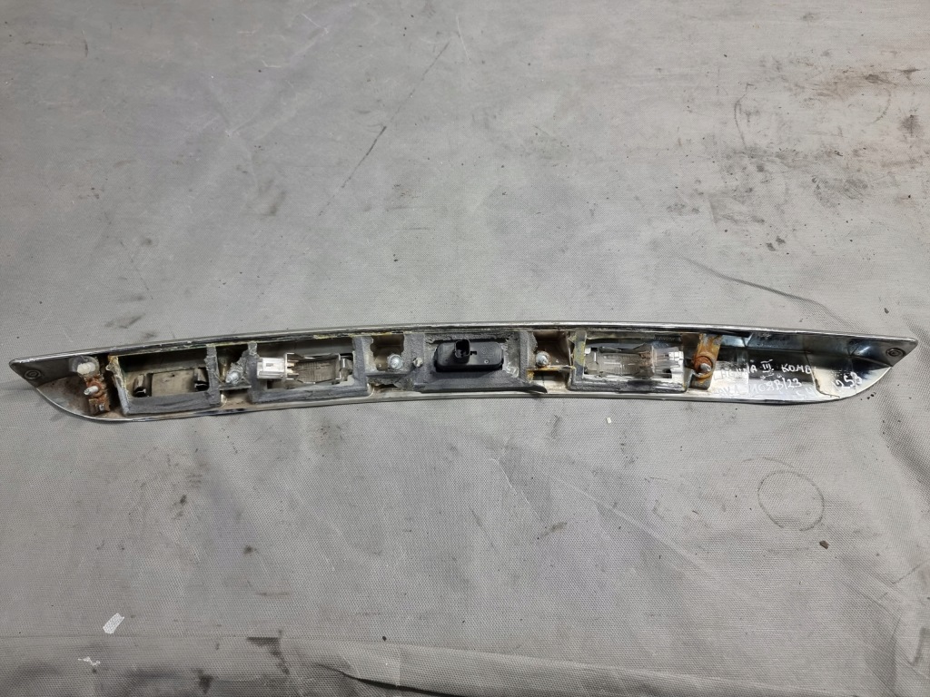 фото №4, Накладка кришки багажника renault laguna iii kombi