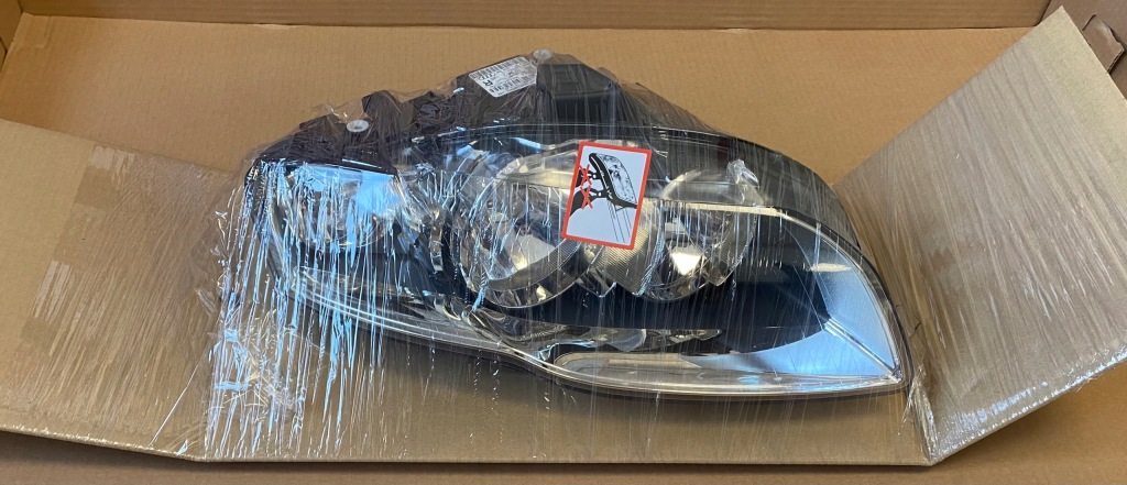 фото №1, Audi a4 b7 04-07r права лампа перед