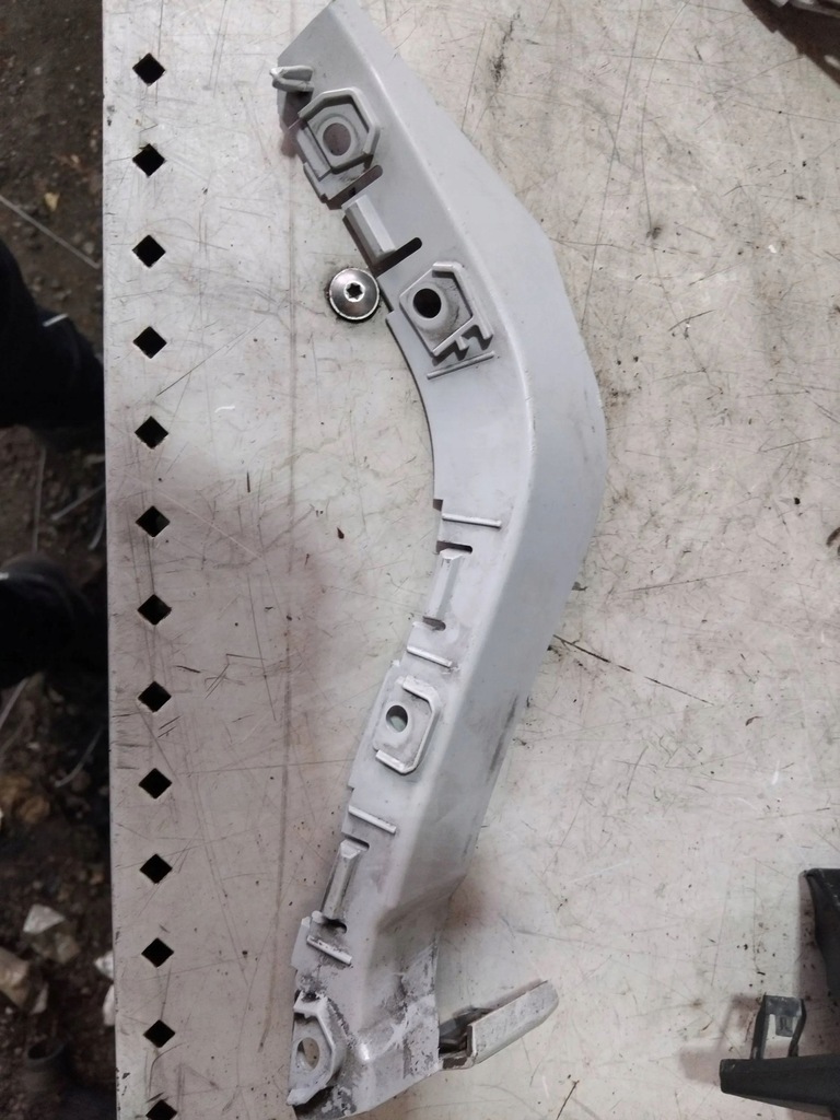 фото №1, Land rover range rover evoque l551 2018 кронштейн / кронштейн бампера заднього